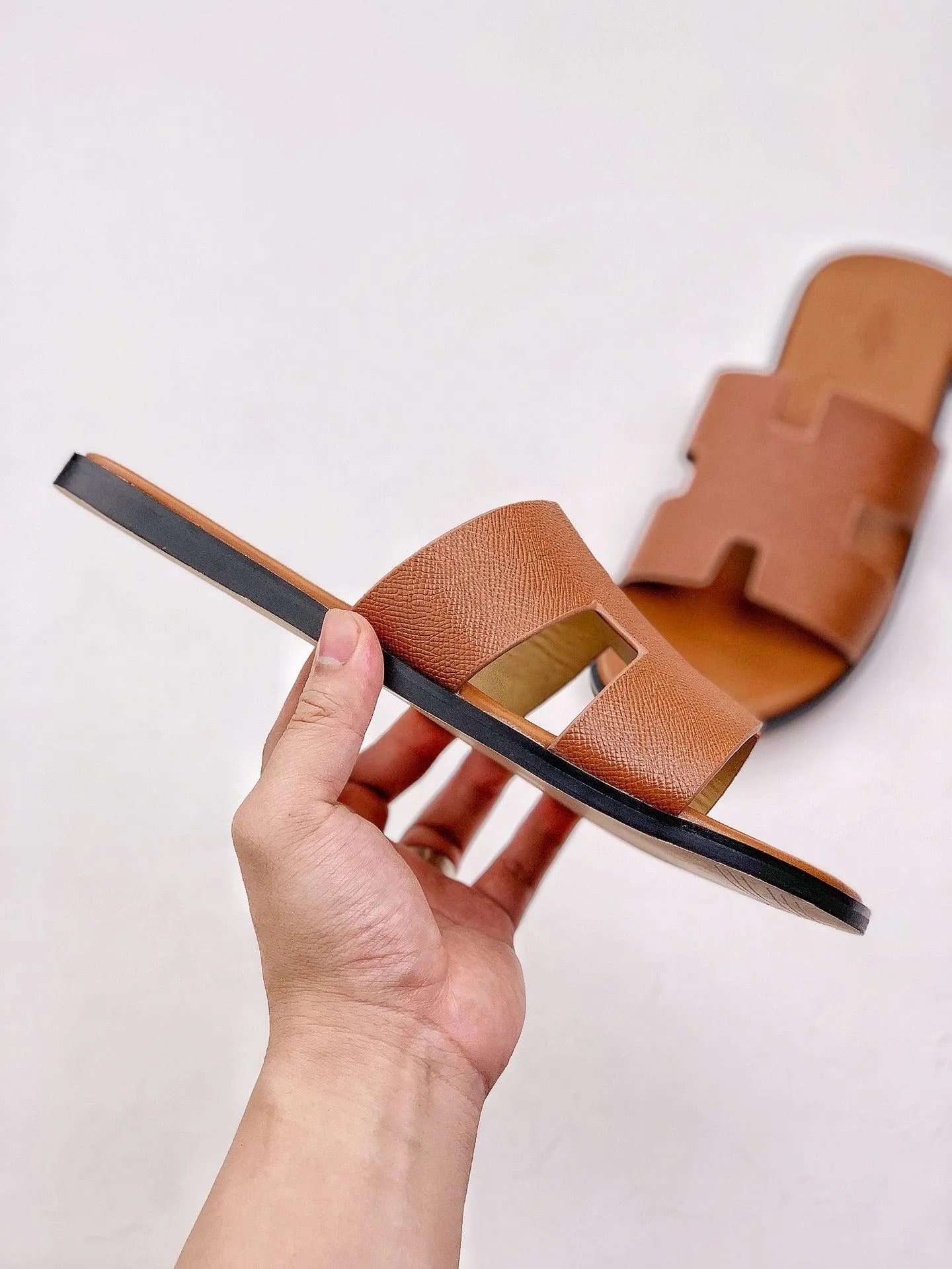 HERMES SLIPPERS *BROWN*